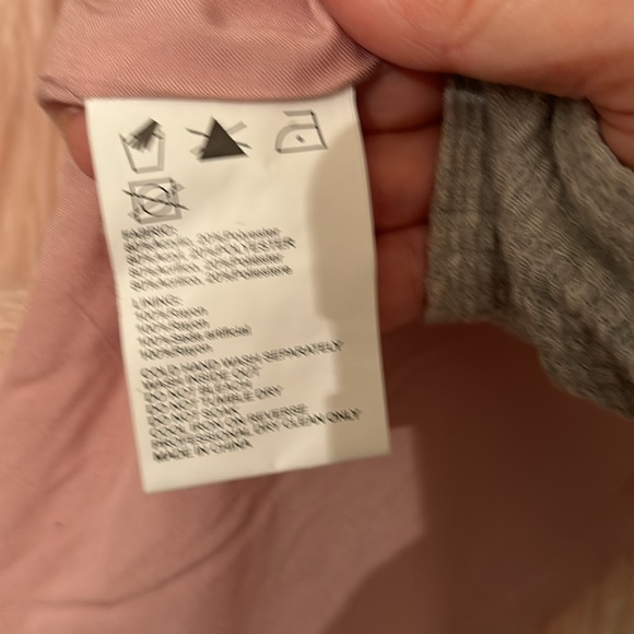 Pink faux fur vest from urban outfitters worn once - Picture 5 of 7